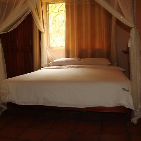Saltek Forest Cottages Masindi Екстериор снимка