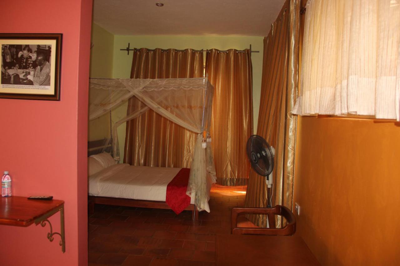 Saltek Forest Cottages Masindi Екстериор снимка