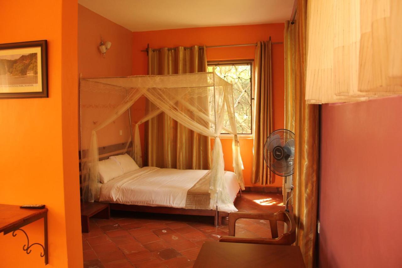 Saltek Forest Cottages Masindi Екстериор снимка