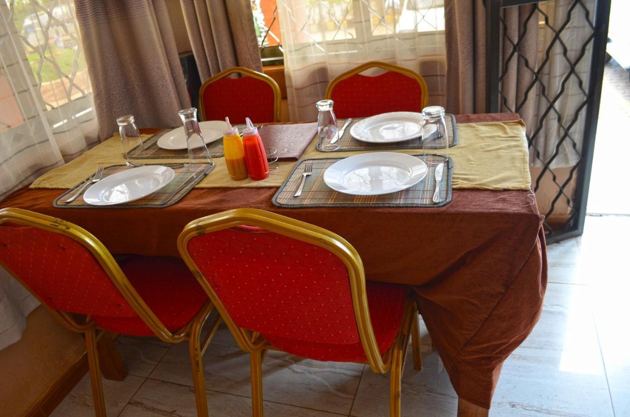 Saltek Forest Cottages Masindi Екстериор снимка